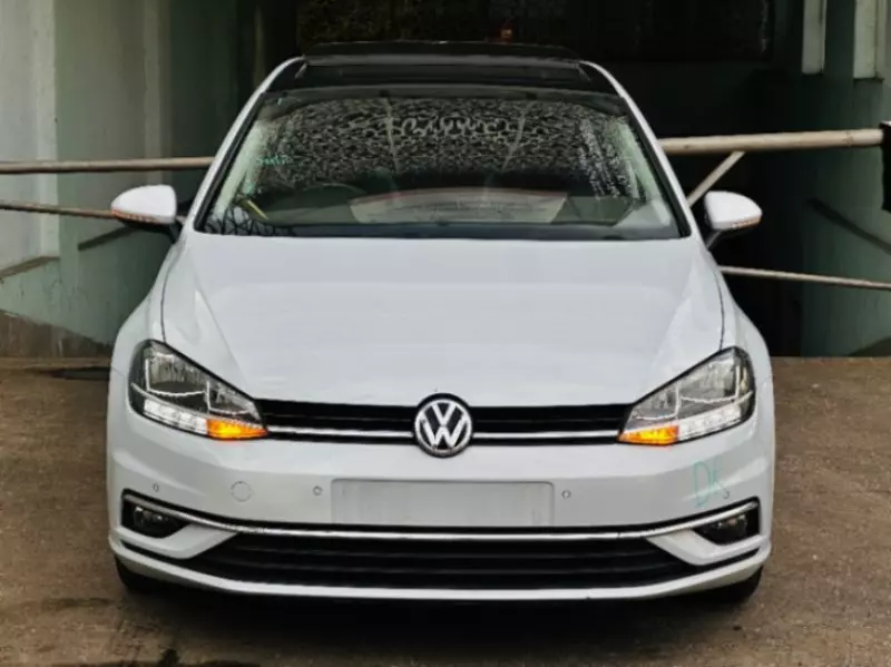 Volkswagen Golf   - 2017