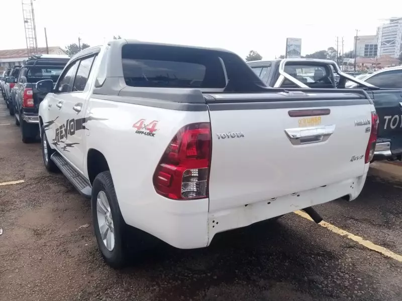 Toyota Hilux   - 2019