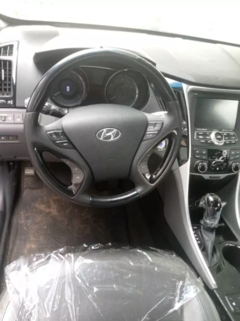 Hyundai Sonata   - 2013