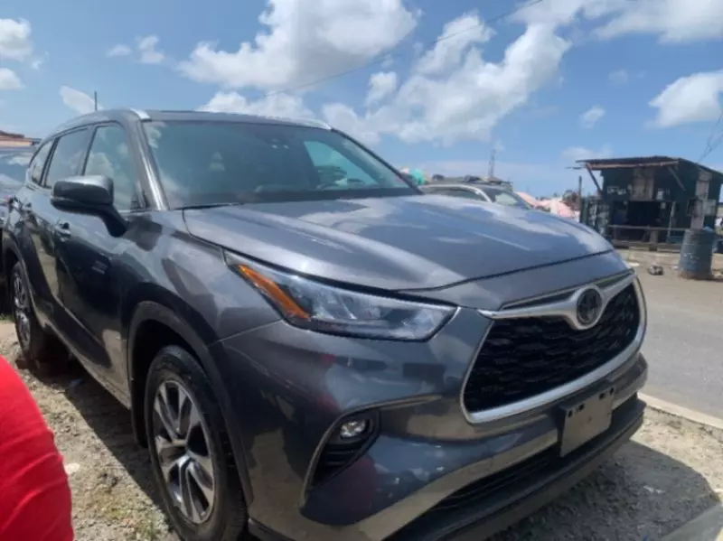 Toyota Highlander   - 2020