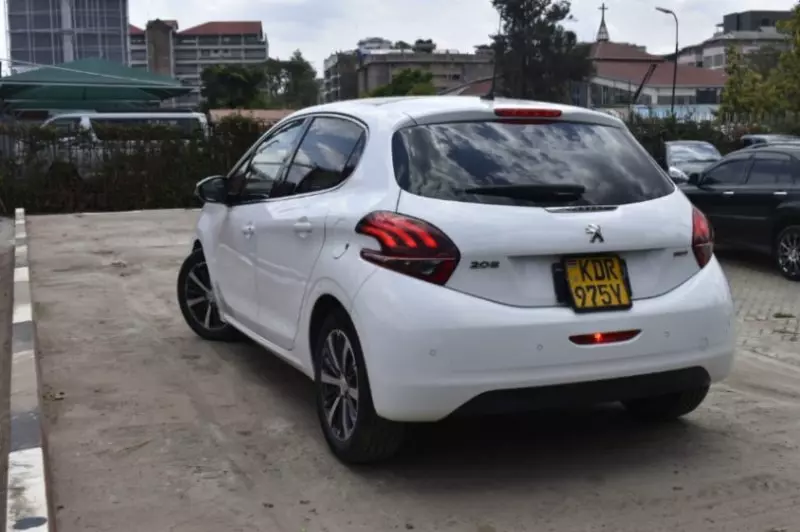 Peugeot 208   - 2017