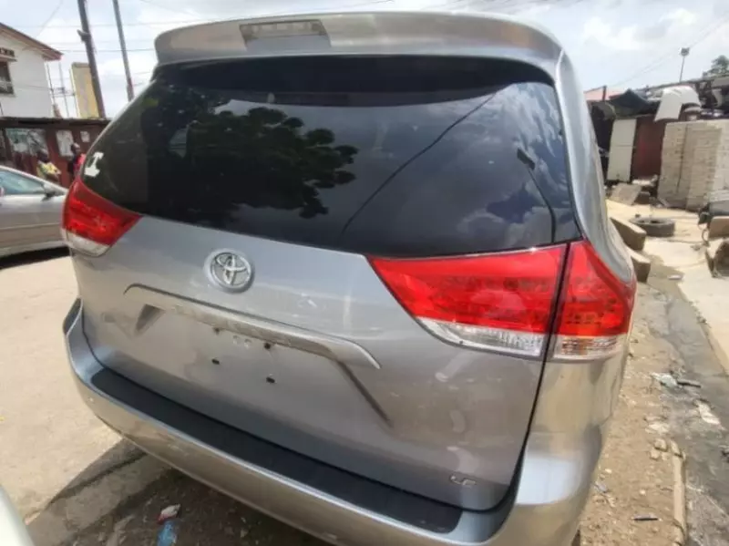 Toyota Sienna   - 2012