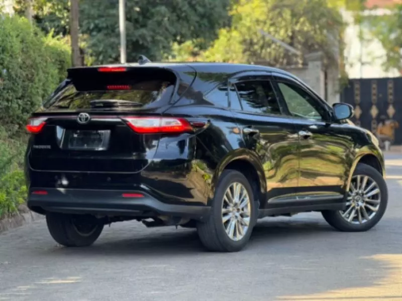 Toyota Harrier   - 2018