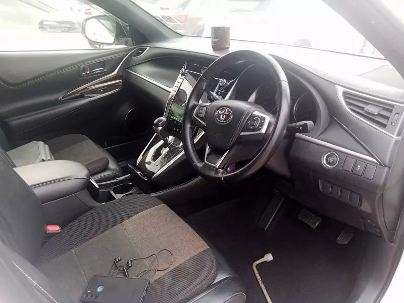 Toyota Harrier   - 2016