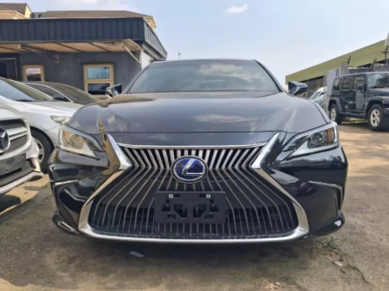 Lexus ES 300 - 2021