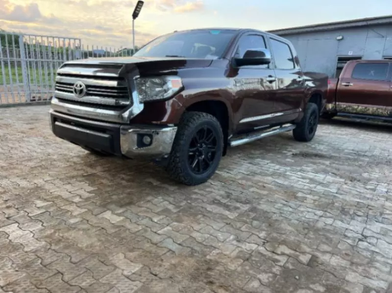 Toyota Tundra   - 2017