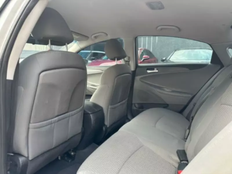 Hyundai Sonata   - 2011