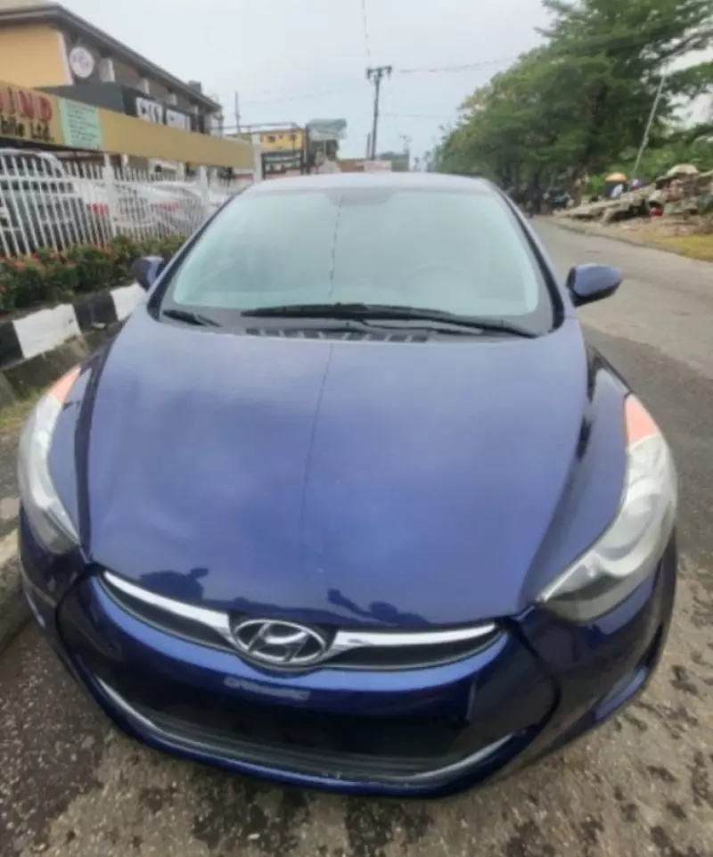 Hyundai Elantra   - 2013