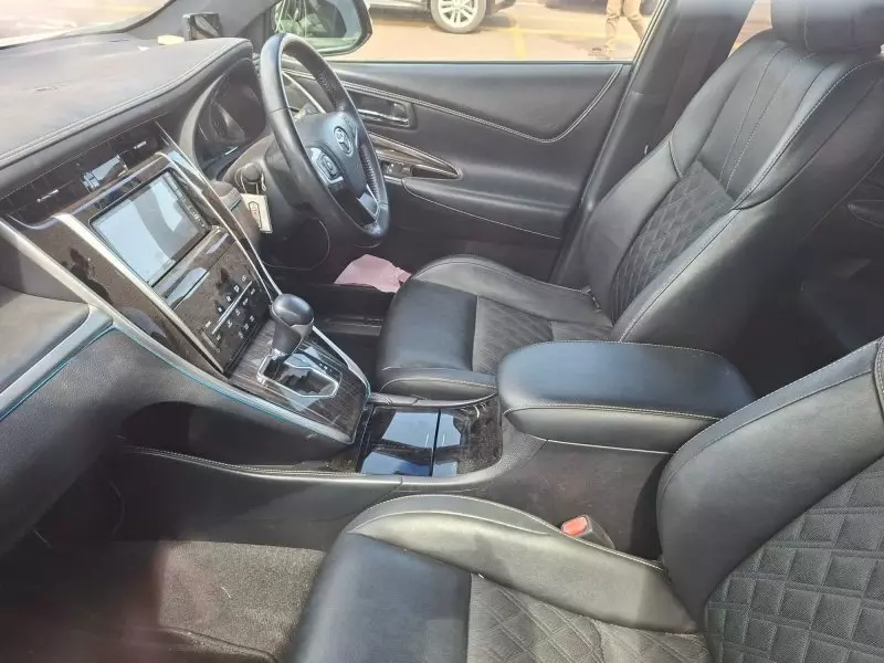 Toyota Harrier   - 2014