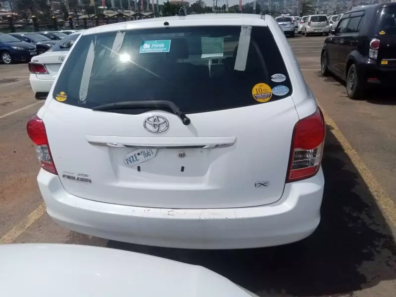 Toyota Fielder    - 2012