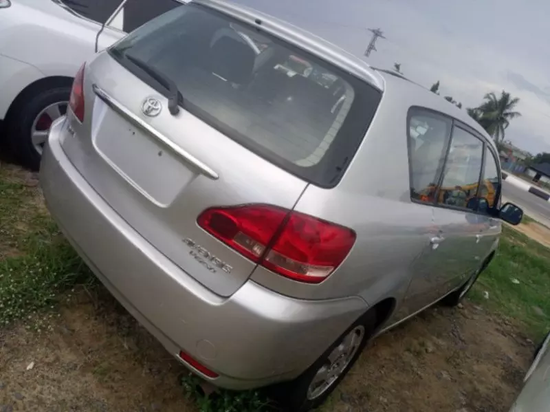 Toyota Avensis Verso   - 2025
