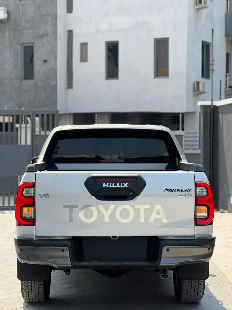 Toyota Hilux   - 2025