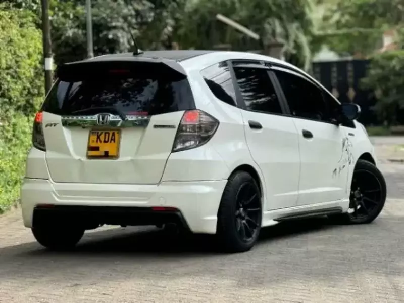 Honda Fit Hybrid    - 2013