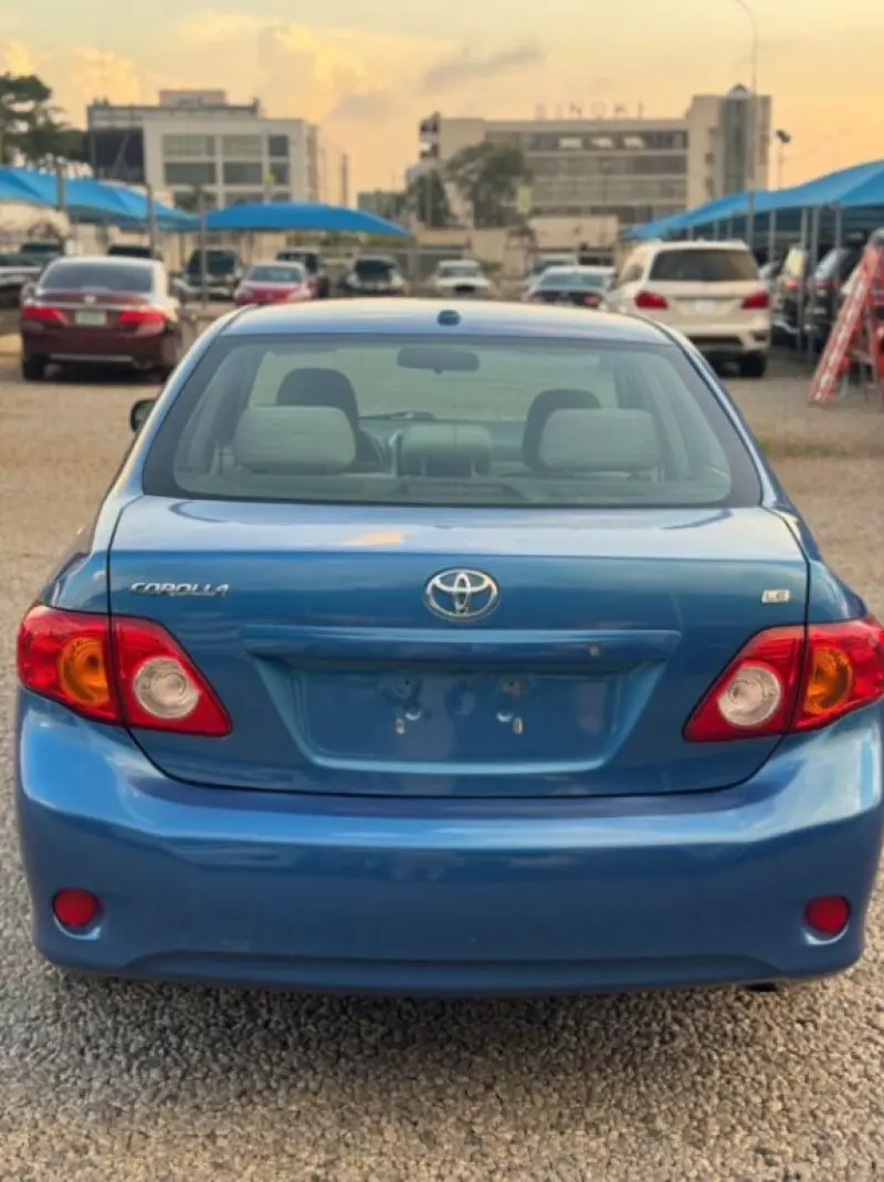Toyota Corolla   - 2009