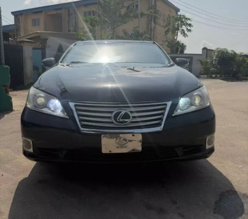 Lexus ES 350   - 2011