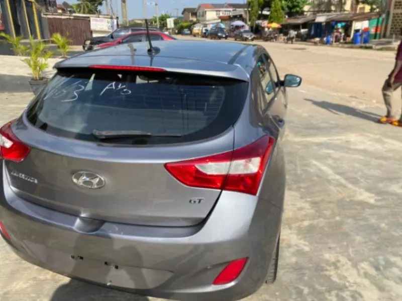 Hyundai Elantra   - 2013