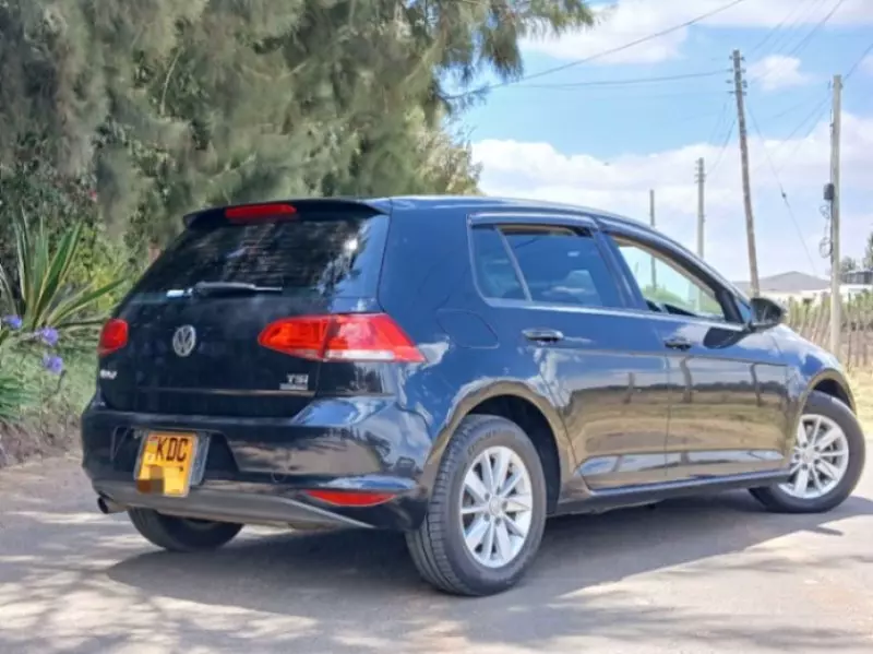 Volkswagen Golf   - 2013