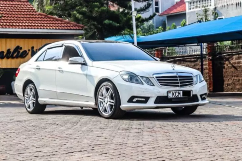 Mercedes-Benz E250   - 2010