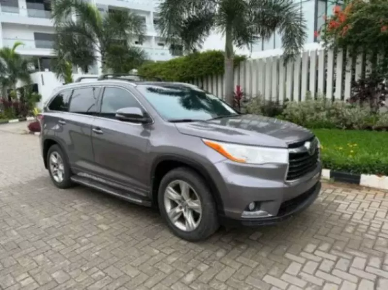 Toyota Highlander   - 2016