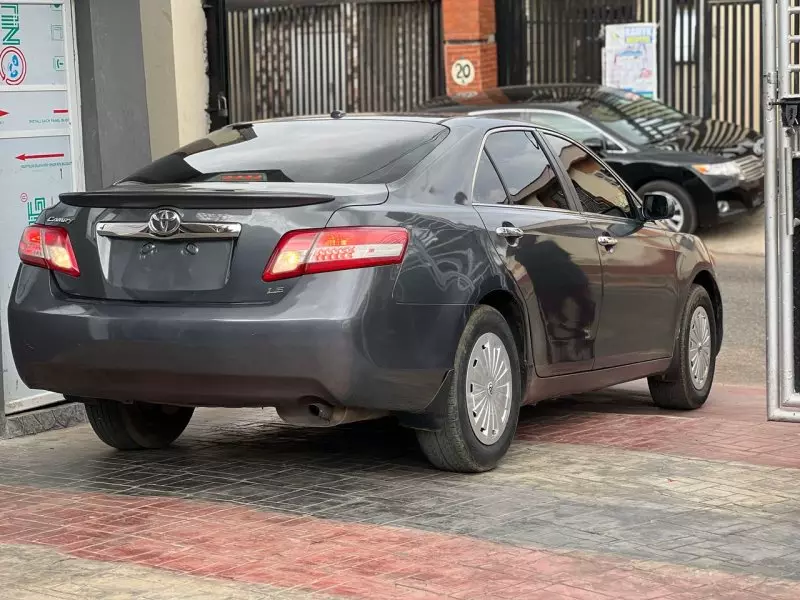 Toyota Camry   - 2010