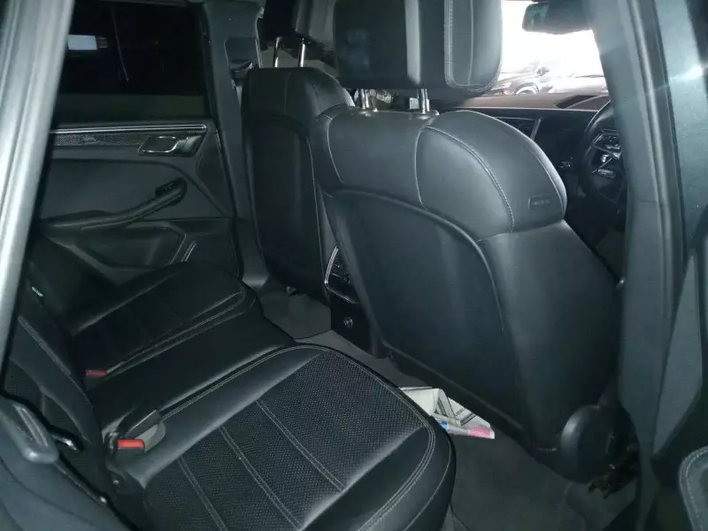 PORSCHE Macan   - 2016