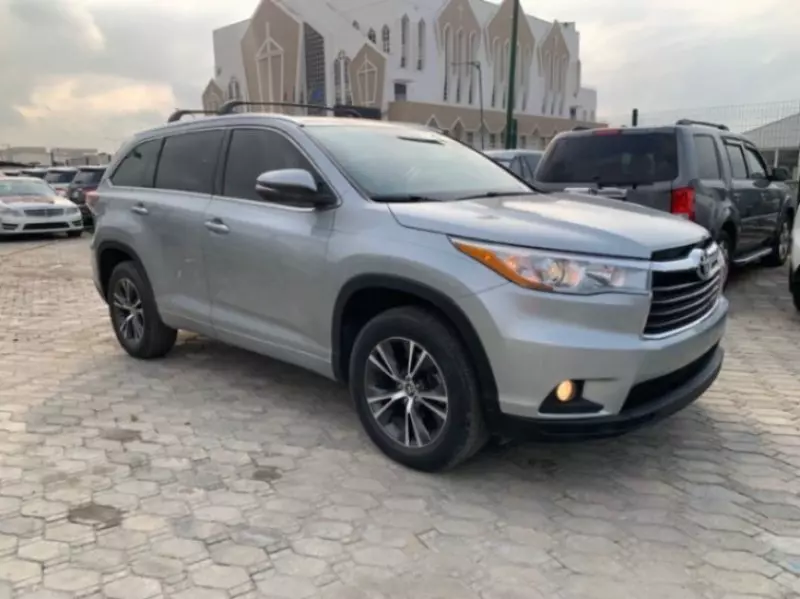 Toyota Highlander   - 2016