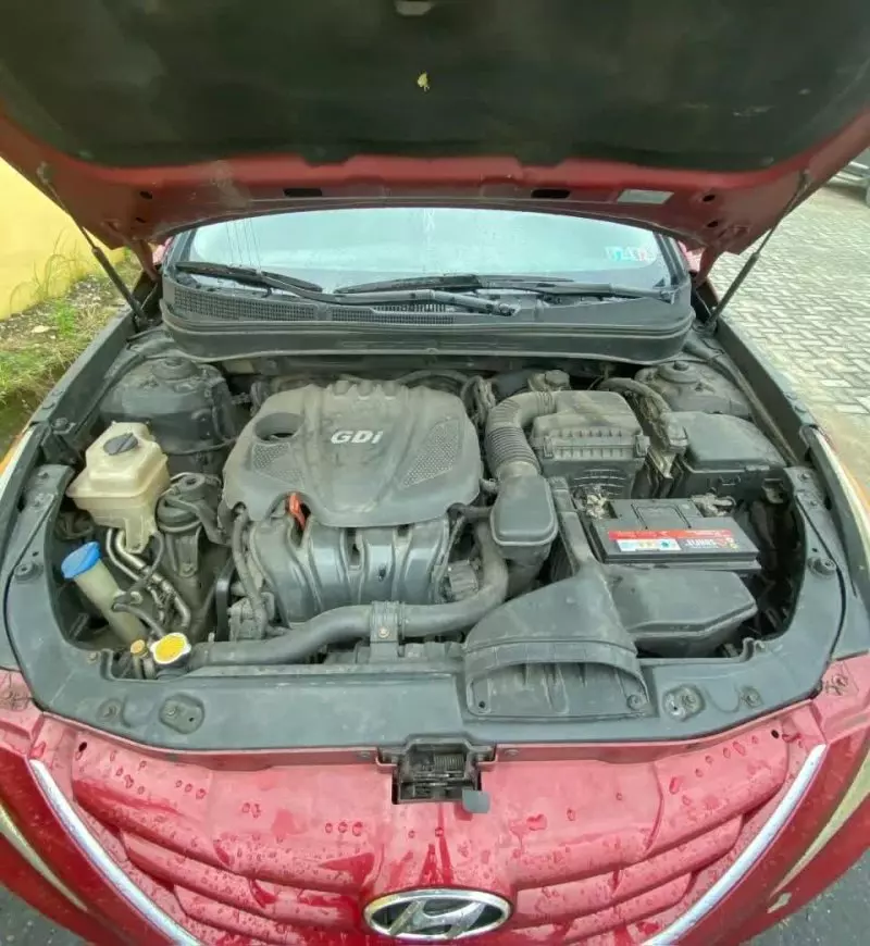 Hyundai Sonata   - 2011