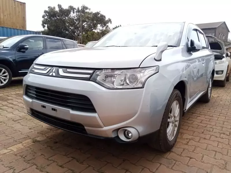 Mitsubishi OUTLANDER   - 2016
