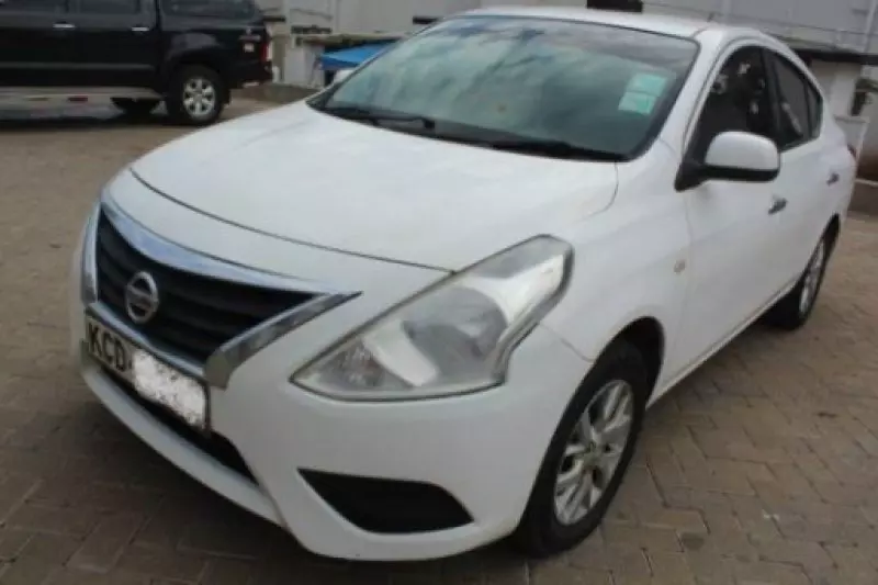 Nissan Tiida   - 2014