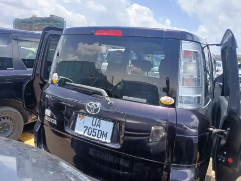 Toyota Sienta   - 2011