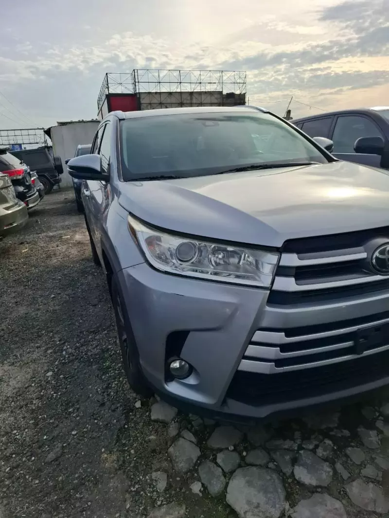 Toyota Highlander   - 2017
