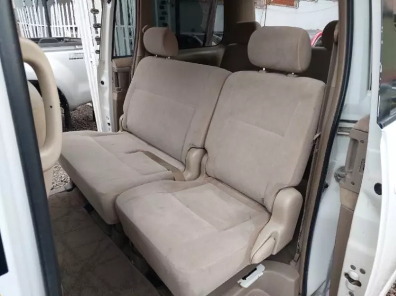 Toyota Noah   - 2006