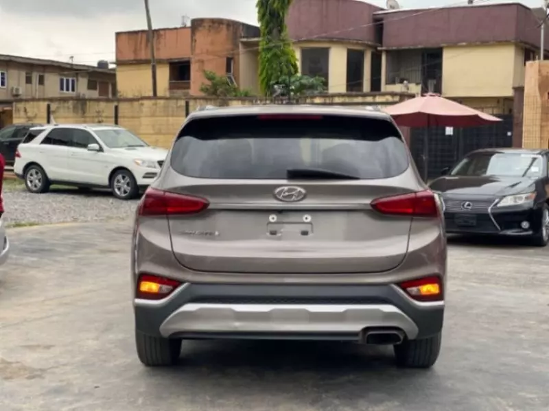 Hyundai Santa Fe   - 2019