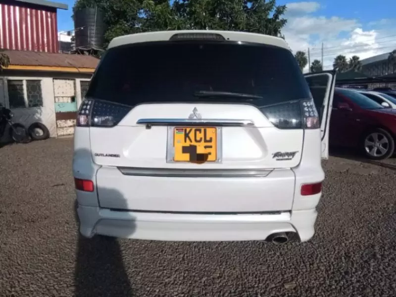 Mitsubishi Outlander hybrid    - 2009