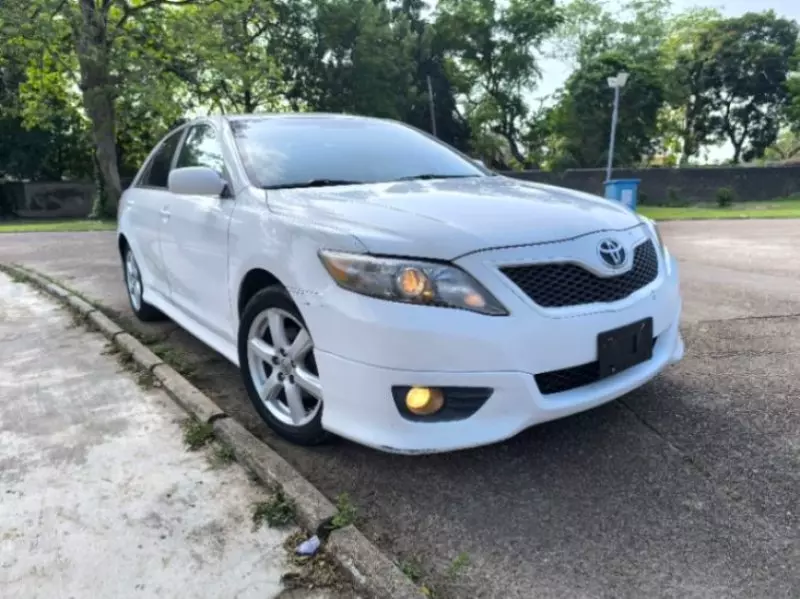 Toyota camry   - 2010