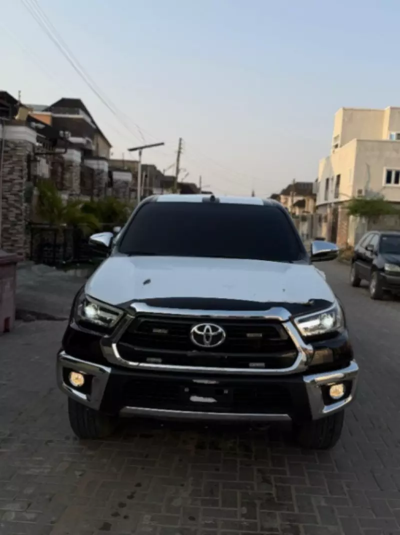 Toyota Hilux   - 2025