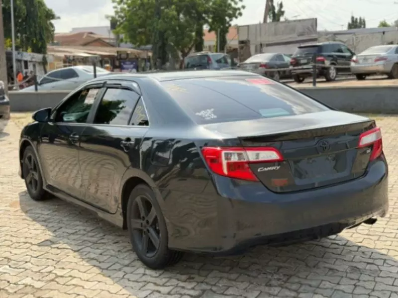 Toyota Camry   - 2012