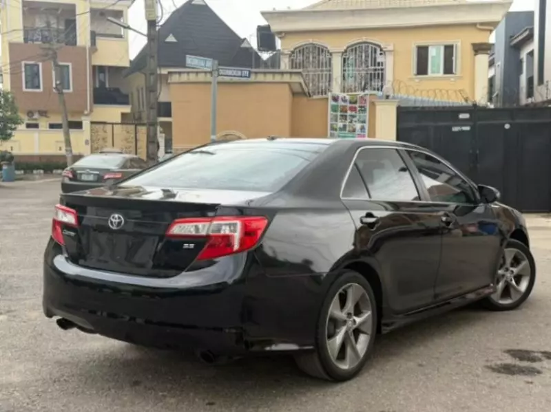 Toyota Camry   - 2012