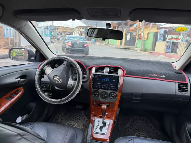 Toyota Corolla   - 2010