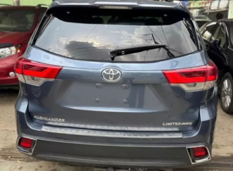 Toyota Highlander   - 2017