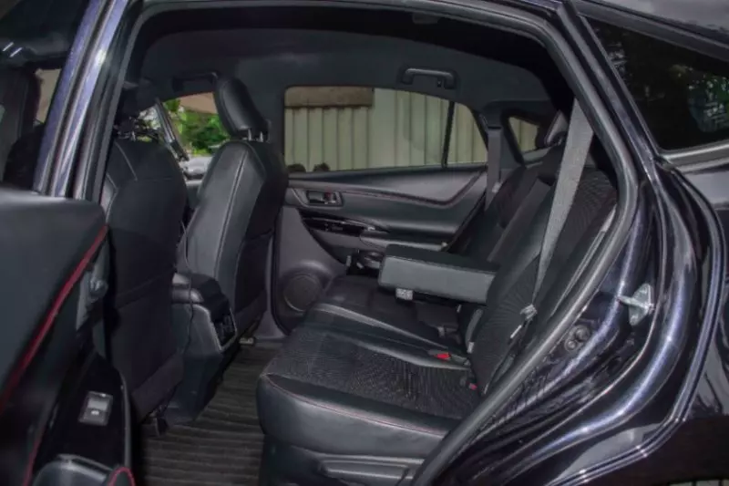 Toyota Harrier   - 2017