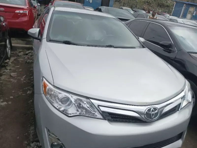 Toyota camry   - 2011