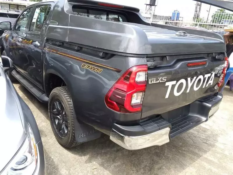 Toyota Hilux   - 2022