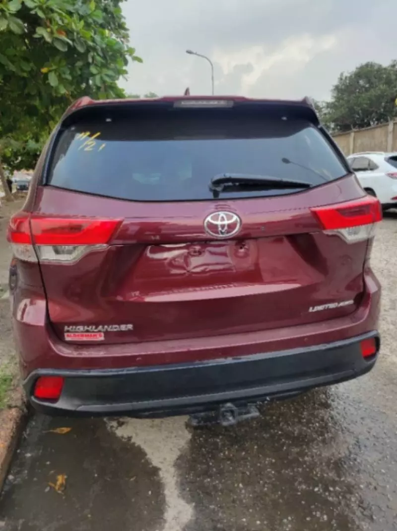 Toyota Highlander   - 2015