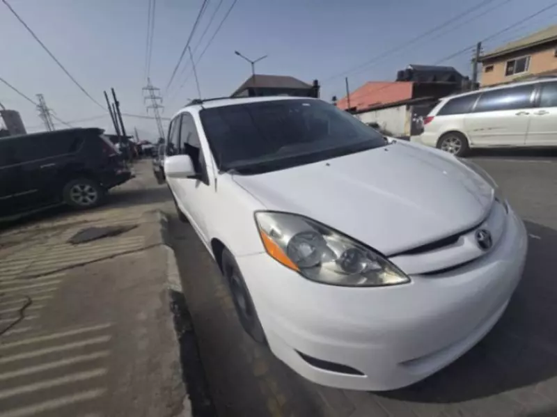 Toyota Sienna   - 2008