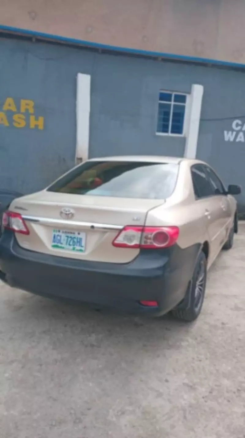Toyota corolla   - 2013
