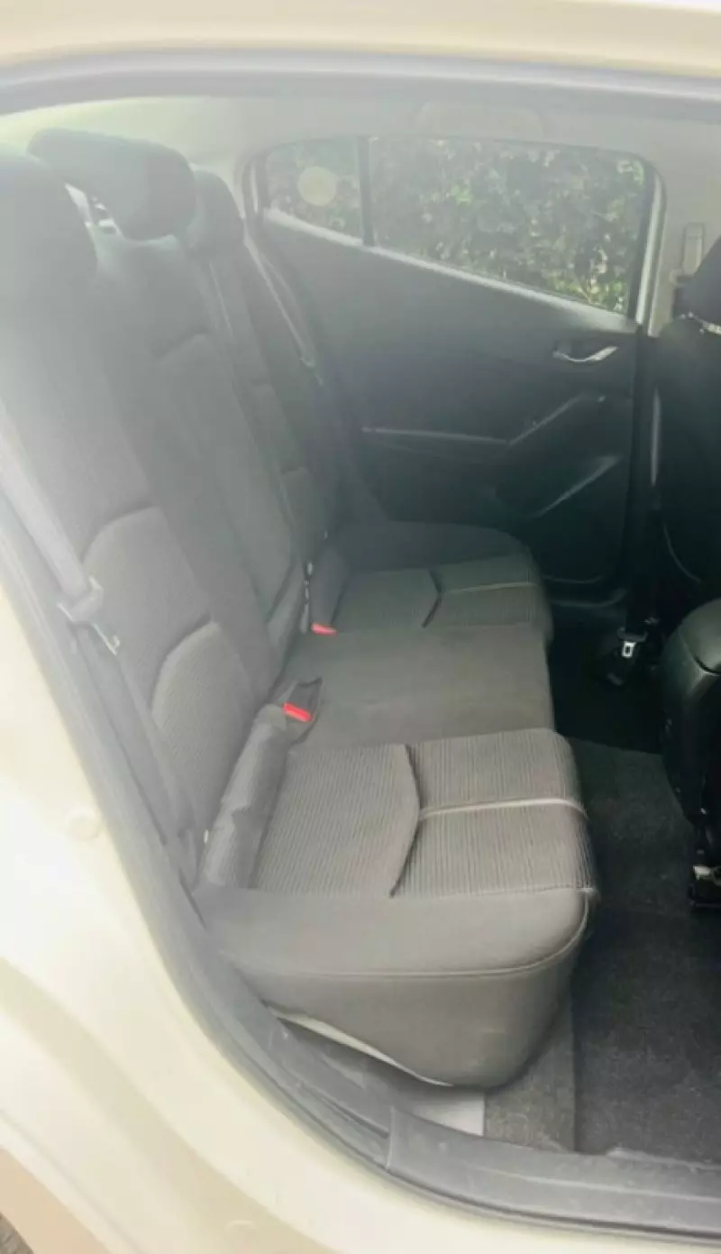 Mazda Axela    -