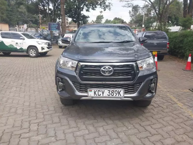 Toyota Hilux   - 2019