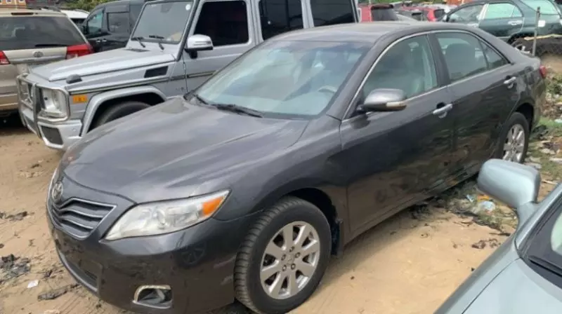 Toyota Camry   - 2009