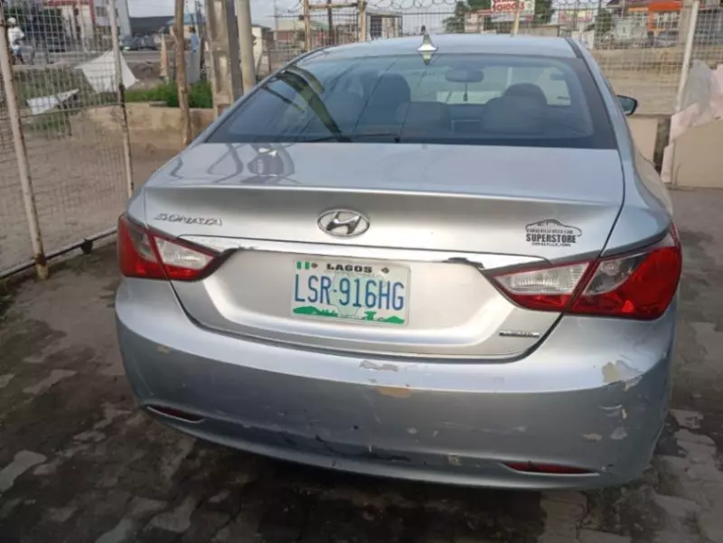 Hyundai Sonata   - 2011